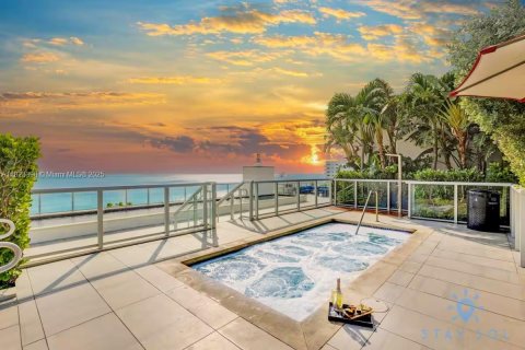 Condominio en venta en Hollywood, Florida, 1 dormitorio, 49.98 m2 № 2076970 - foto 5