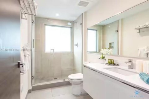 Condominio en venta en Hollywood, Florida, 1 dormitorio, 49.98 m2 № 2076970 - foto 12