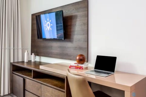 Condominio en venta en Hollywood, Florida, 1 dormitorio, 49.98 m2 № 2076970 - foto 7