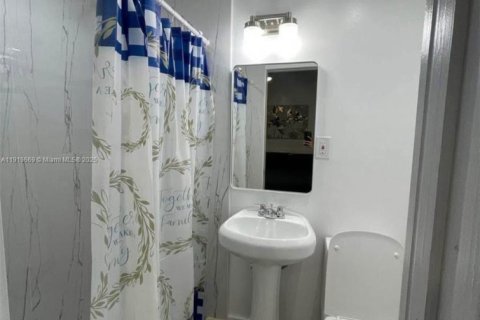 Propiedad comercial en alquiler en Miami, Florida, 1 dormitorio, 254.55 m2 № 1974749 - foto 5