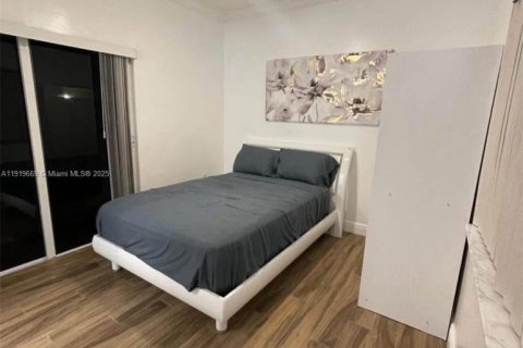 Propiedad comercial en alquiler en Miami, Florida, 1 dormitorio, 254.55 m2 № 1974749 - foto 4