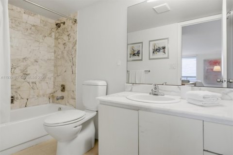 Copropriété à vendre à Miami Beach, Floride: 1 chambre, 79.99 m2 № 2152656 - photo 9
