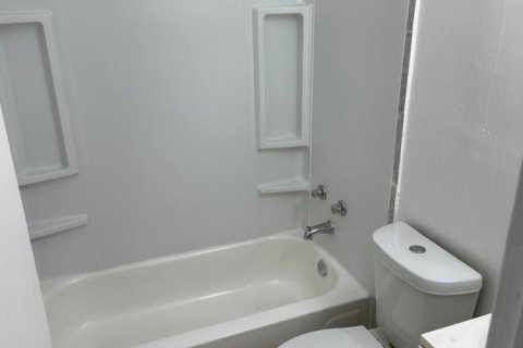 Copropriété à louer à North Miami, Floride: 2 chambres, 63.36 m2 № 2376533 - photo 6