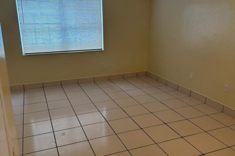 Copropriété à louer à North Miami, Floride: 2 chambres, 63.36 m2 № 2376533 - photo 2