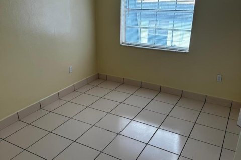Copropriété à louer à North Miami, Floride: 2 chambres, 63.36 m2 № 2376533 - photo 5