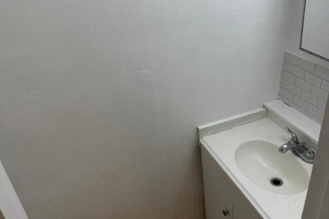 Copropriété à louer à North Miami, Floride: 2 chambres, 63.36 m2 № 2376533 - photo 4