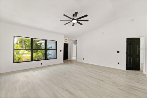 Купить виллу или дом в Киссимми, Флорида 8 комнат, 154.31м2, № 2157100 - фото 5