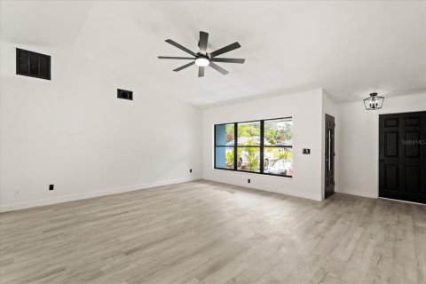 Купить виллу или дом в Киссимми, Флорида 8 комнат, 154.31м2, № 2157100 - фото 21