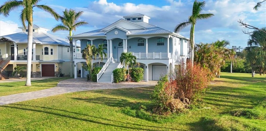 Villa ou maison à Englewood, Floride 4 chambres, 287.07 m2 № 1907023