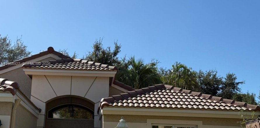 Casa en Pembroke Pines, Florida 3 dormitorios, 154.22 m2 № 2050348