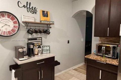 Casa en venta en Pembroke Pines, Florida, 3 dormitorios, 154.22 m2 № 2050348 - foto 13