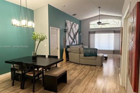 Casa en venta en Pembroke Pines, Florida, 3 dormitorios, 154.22 m2 № 2050348 - foto 9