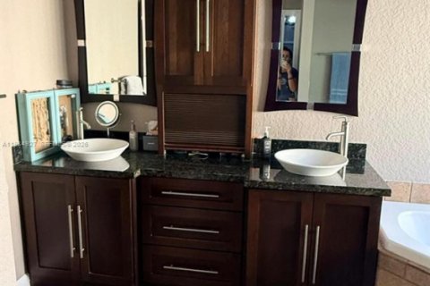 Casa en venta en Pembroke Pines, Florida, 3 dormitorios, 154.22 m2 № 2050348 - foto 22