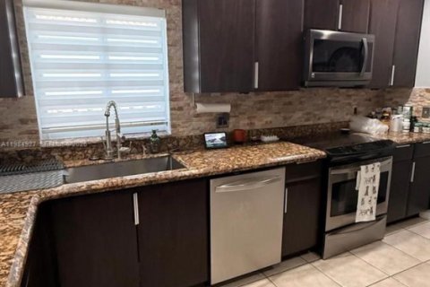 Casa en venta en Pembroke Pines, Florida, 3 dormitorios, 154.22 m2 № 2050348 - foto 15