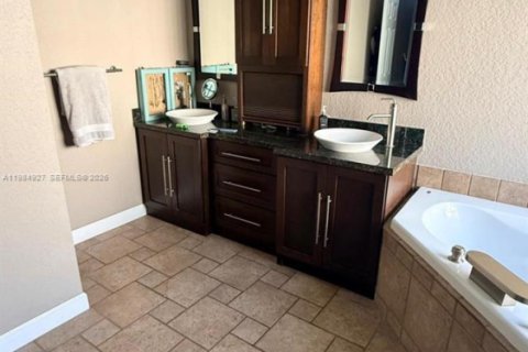 Casa en venta en Pembroke Pines, Florida, 3 dormitorios, 154.22 m2 № 2050348 - foto 21