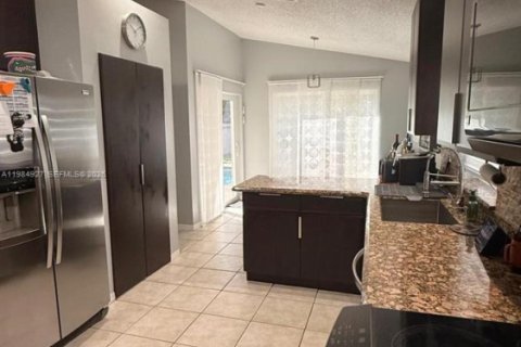Casa en venta en Pembroke Pines, Florida, 3 dormitorios, 154.22 m2 № 2050348 - foto 11
