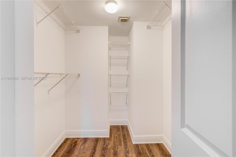 Copropriété à louer à Miami, Floride: 1 chambre, 77.85 m2 № 2000268 - photo 13