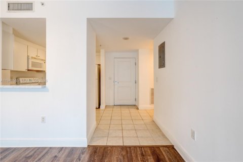 Copropriété à louer à Miami, Floride: 1 chambre, 77.85 m2 № 2000268 - photo 7