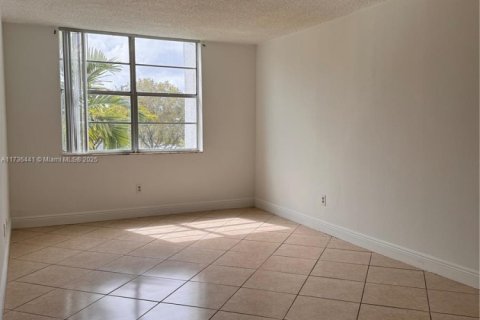 Condo in Miami, Florida, 2 bedrooms  № 1703876 - photo 7