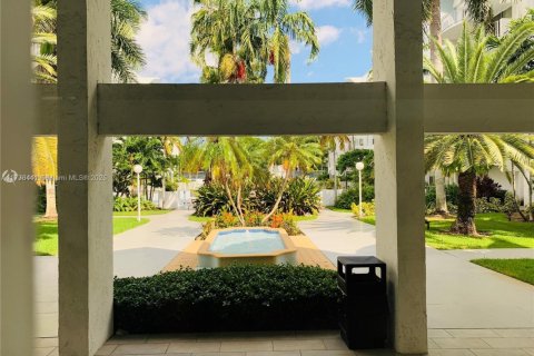 Condo in Miami, Florida, 2 bedrooms  № 1703876 - photo 21