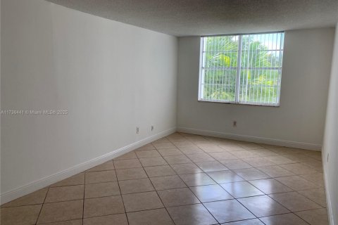 Condo in Miami, Florida, 2 bedrooms  № 1703876 - photo 13