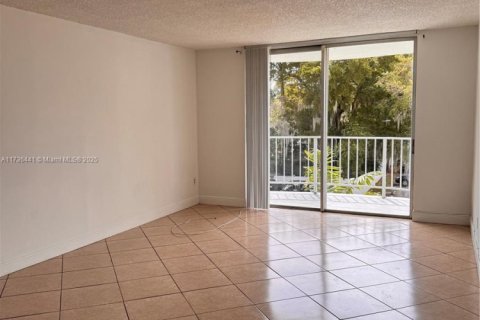 Condo in Miami, Florida, 2 bedrooms  № 1703876 - photo 6