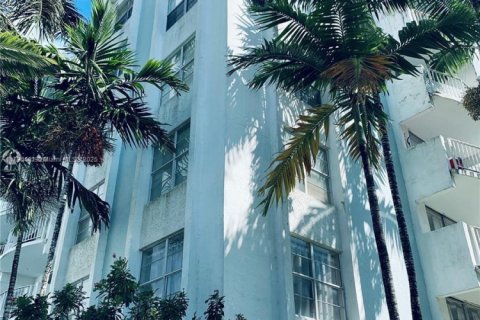Condo in Miami, Florida, 2 bedrooms  № 1703876 - photo 17