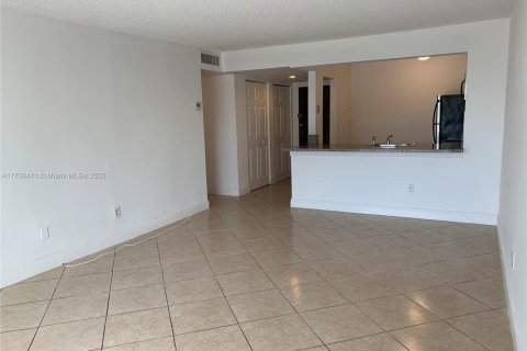 Condo in Miami, Florida, 2 bedrooms  № 1703876 - photo 4