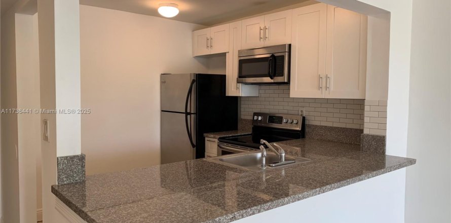 Condo in Miami, Florida, 2 bedrooms  № 1703876
