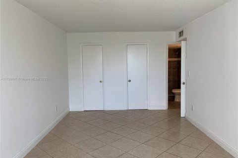 Condo in Miami, Florida, 2 bedrooms  № 1703876 - photo 8