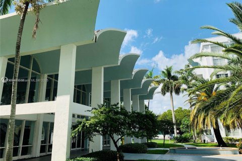 Condo in Miami, Florida, 2 bedrooms  № 1703876 - photo 20