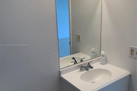 Condo in Miami, Florida, 2 bedrooms  № 1703876 - photo 10