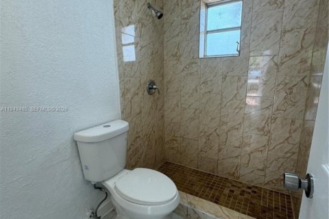 Casa en alquiler en Hollywood, Florida, 3 dormitorios, 81.94 m2 № 2010347 - foto 7