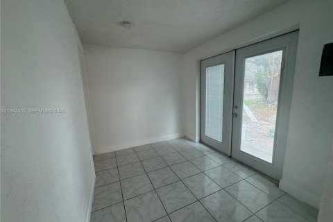 Casa en alquiler en Hollywood, Florida, 3 dormitorios, 81.94 m2 № 2010347 - foto 6