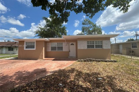 Casa en Hollywood, Florida 3 dormitorios, 81.94 m2 № 2010347