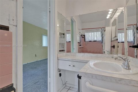 Villa ou maison à vendre à Miami Gardens, Floride: 4 chambres, 141.12 m2 № 2064981 - photo 11