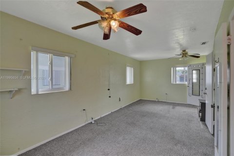 Villa ou maison à vendre à Miami Gardens, Floride: 4 chambres, 141.12 m2 № 2064981 - photo 8