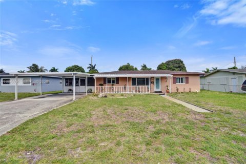 Villa ou maison à Miami Gardens, Floride 4 chambres, 141.12 m2 № 2064981