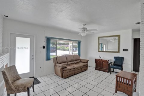 Villa ou maison à vendre à Miami Gardens, Floride: 4 chambres, 141.12 m2 № 2064981 - photo 3