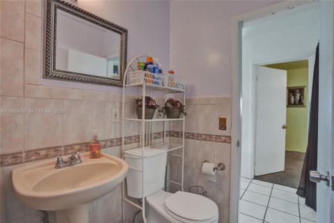 Villa ou maison à vendre à Miami Gardens, Floride: 4 chambres, 141.12 m2 № 2064981 - photo 15