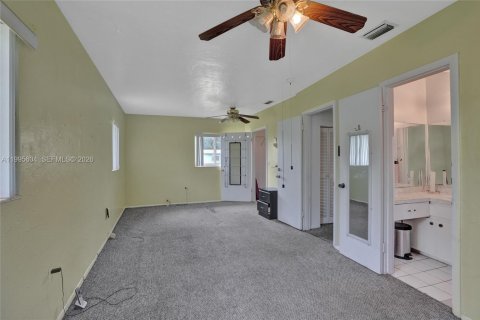 Villa ou maison à vendre à Miami Gardens, Floride: 4 chambres, 141.12 m2 № 2064981 - photo 9