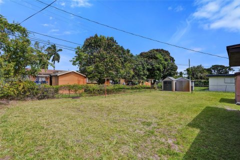 Villa ou maison à vendre à Miami Gardens, Floride: 4 chambres, 141.12 m2 № 2064981 - photo 30