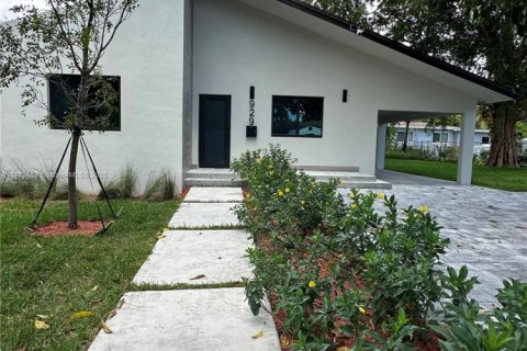 House in Miami, Florida 4 bedrooms, 149.29 sq.m. № 1925772 - photo 9