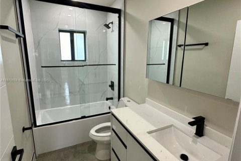 House in Miami, Florida 4 bedrooms, 149.29 sq.m. № 1925772 - photo 29