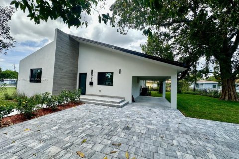 House in Miami, Florida 4 bedrooms, 149.29 sq.m. № 1925772 - photo 6