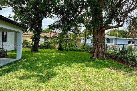 House in Miami, Florida 4 bedrooms, 149.29 sq.m. № 1925772 - photo 4