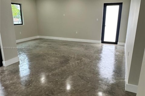 House in Miami, Florida 4 bedrooms, 149.29 sq.m. № 1925772 - photo 21