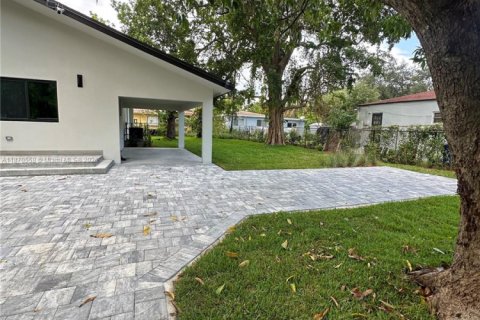 House in Miami, Florida 4 bedrooms, 149.29 sq.m. № 1925772 - photo 7