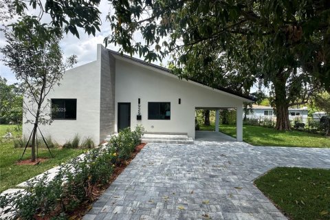 House in Miami, Florida 4 bedrooms, 149.29 sq.m. № 1925772 - photo 11