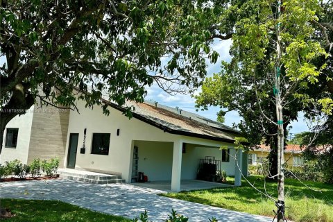 House in Miami, Florida 4 bedrooms, 149.29 sq.m. № 1925772 - photo 10
